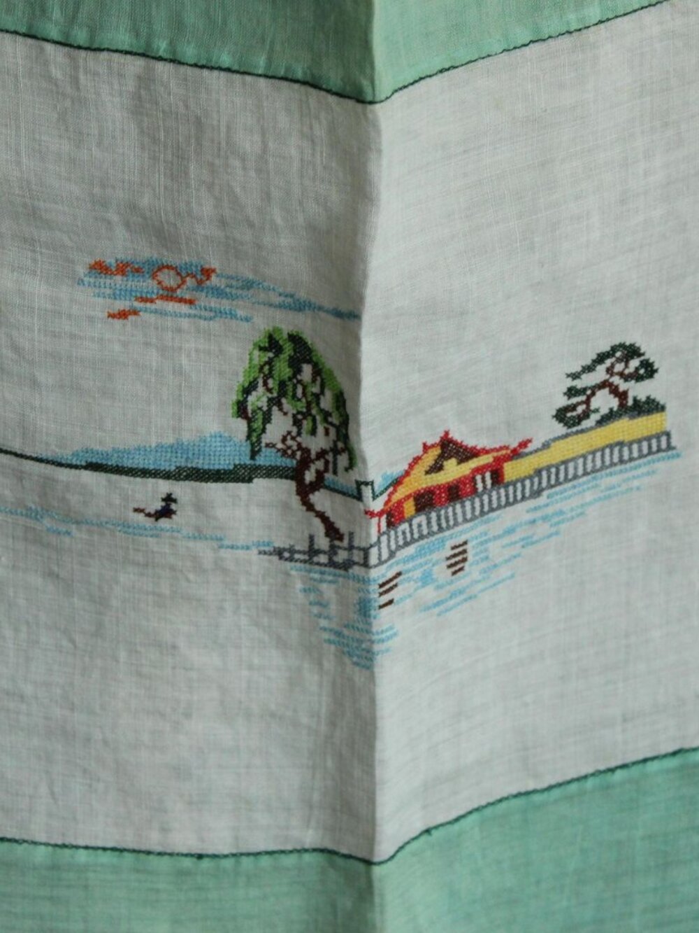 Vintage 1930s Tablecloth, Square Asian Pagoda Embroidered Linen - Picture 2 of 14